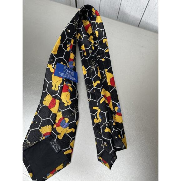 Vintage Winnie The Pooh Tie Disney 100% Polyester Made in Korea - Picture 2 of 3